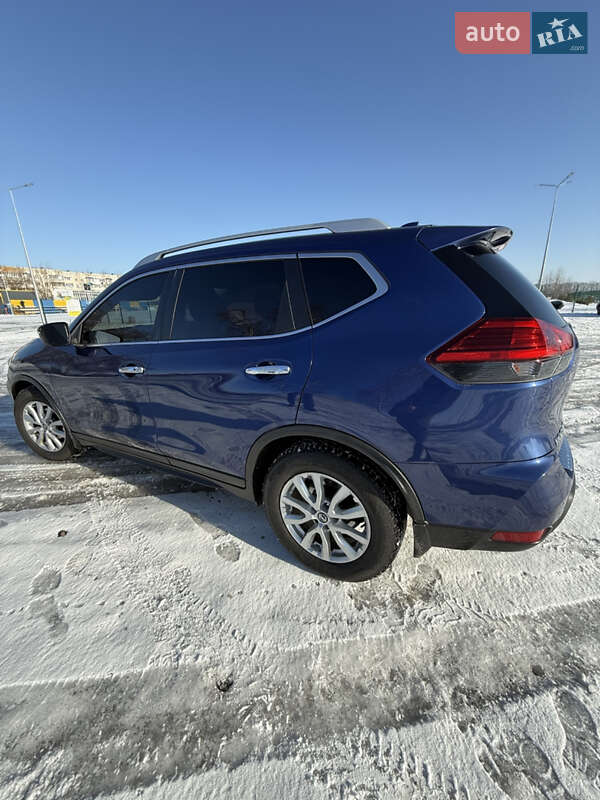Внедорожник / Кроссовер Nissan Rogue 2017 в Калиновке