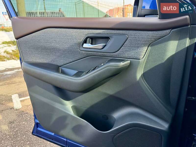 Внедорожник / Кроссовер Nissan Rogue 2021 в Киеве