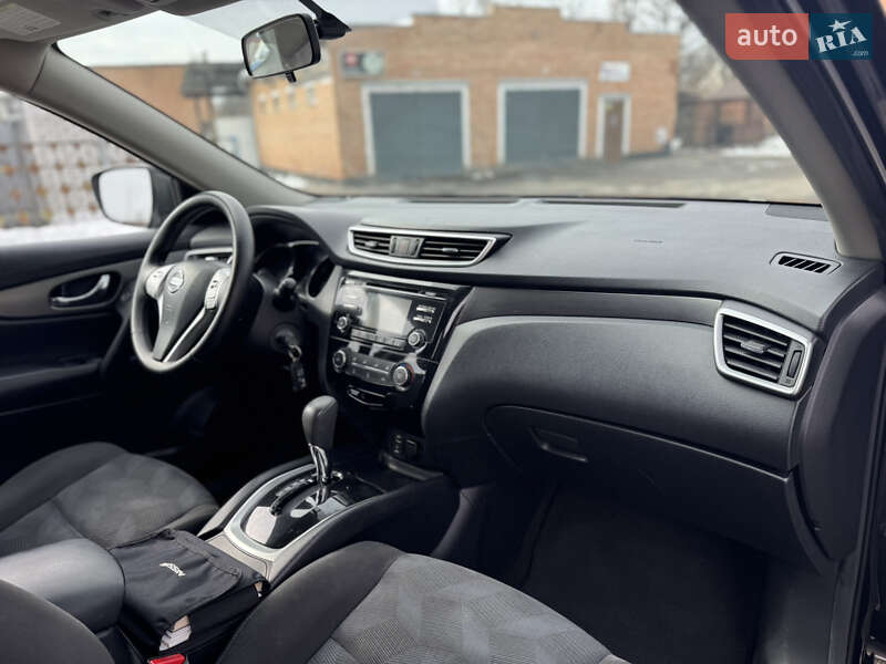 Позашляховик / Кросовер Nissan Rogue 2015 в Лубнах