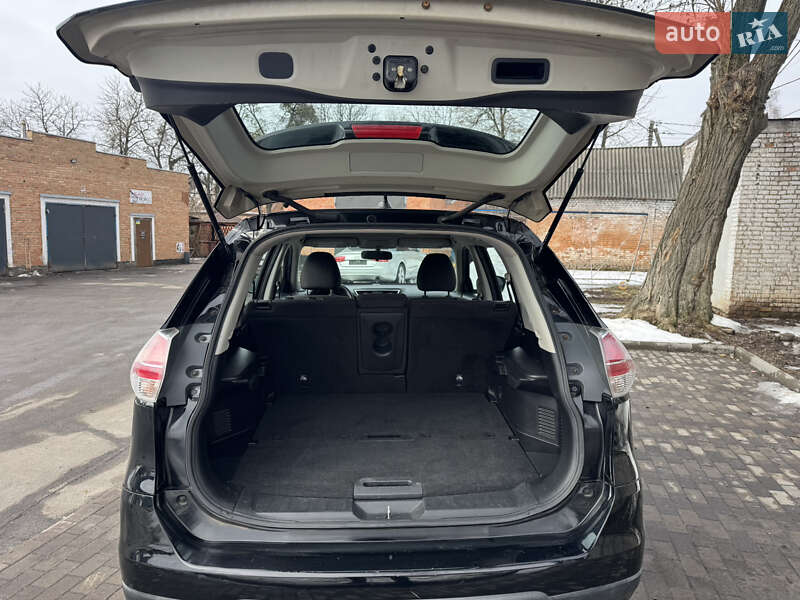 Позашляховик / Кросовер Nissan Rogue 2015 в Лубнах