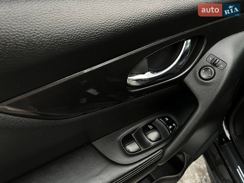 Внедорожник / Кроссовер Nissan Rogue 2017 в Черкассах