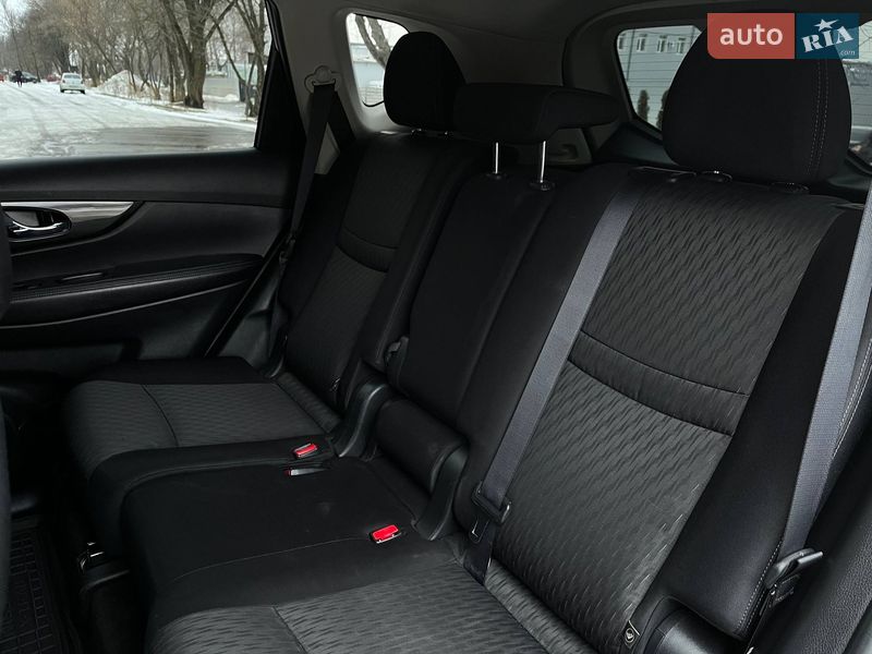 Внедорожник / Кроссовер Nissan Rogue 2017 в Черкассах