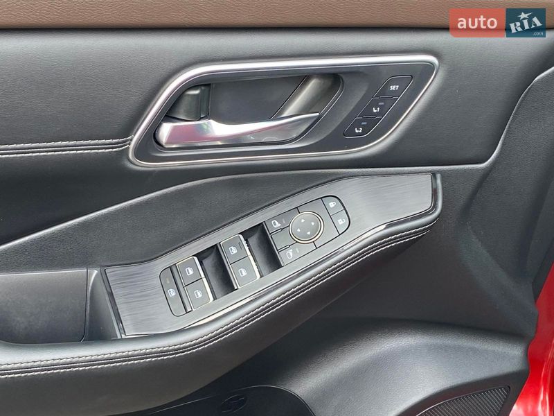 Внедорожник / Кроссовер Nissan Rogue 2023 в Дрогобыче