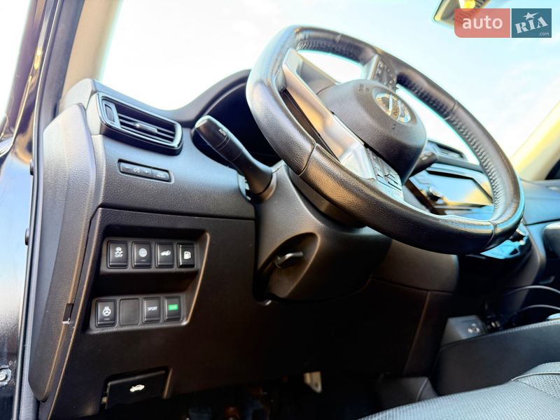 Внедорожник / Кроссовер Nissan Rogue 2017 в Львове