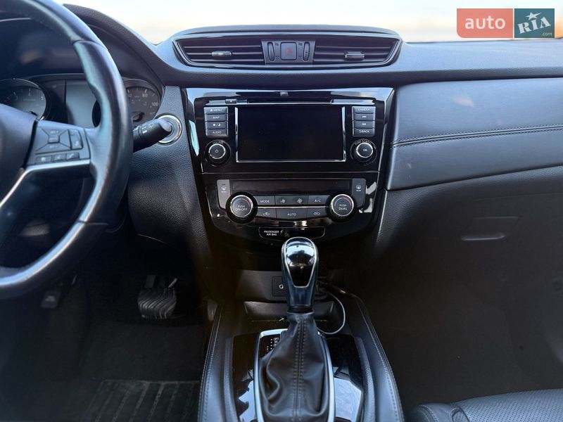 Внедорожник / Кроссовер Nissan Rogue 2017 в Львове