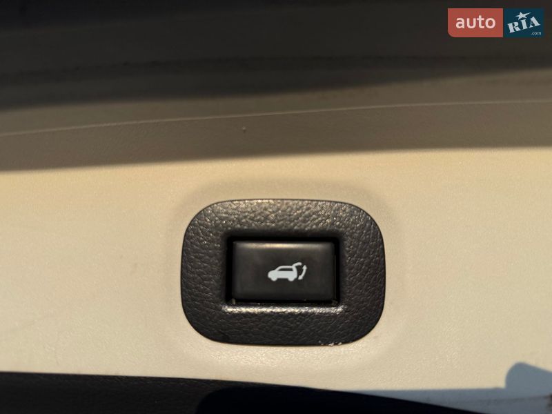 Внедорожник / Кроссовер Nissan Rogue 2017 в Львове