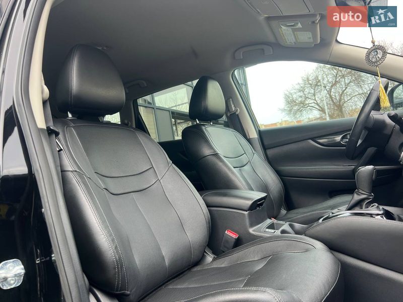 Внедорожник / Кроссовер Nissan Rogue 2017 в Ивано-Франковске