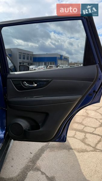 Внедорожник / Кроссовер Nissan Rogue 2017 в Кропивницком