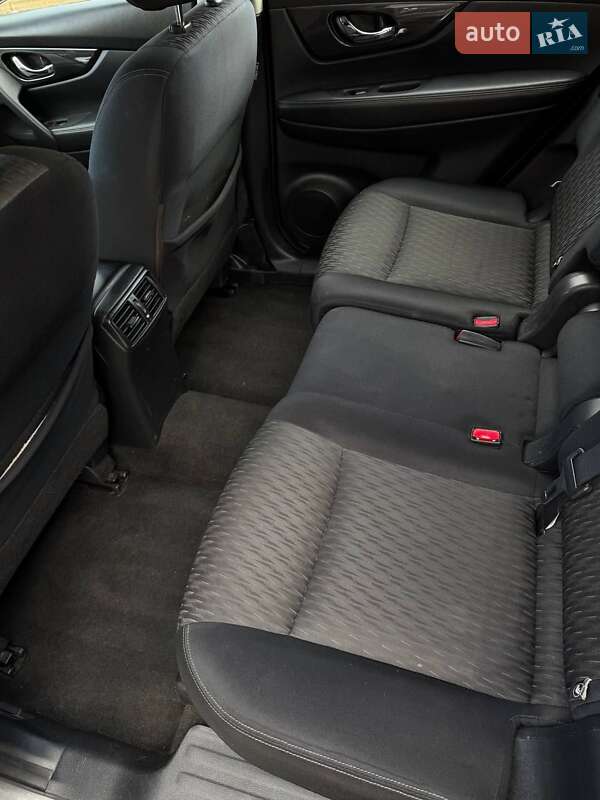 Внедорожник / Кроссовер Nissan Rogue 2016 в Киеве