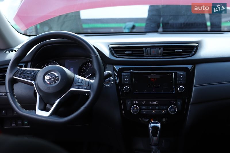 Внедорожник / Кроссовер Nissan Rogue 2018 в Александрие