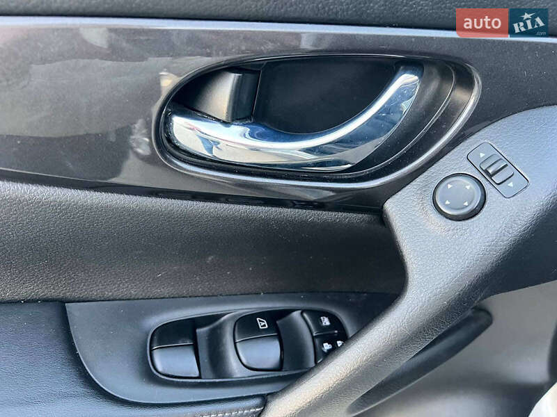 Позашляховик / Кросовер Nissan Rogue 2018 в Львові