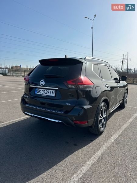 Внедорожник / Кроссовер Nissan Rogue 2017 в Ровно