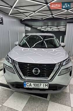 Позашляховик / Кросовер Nissan Rogue 2021 в Чорнобаї
