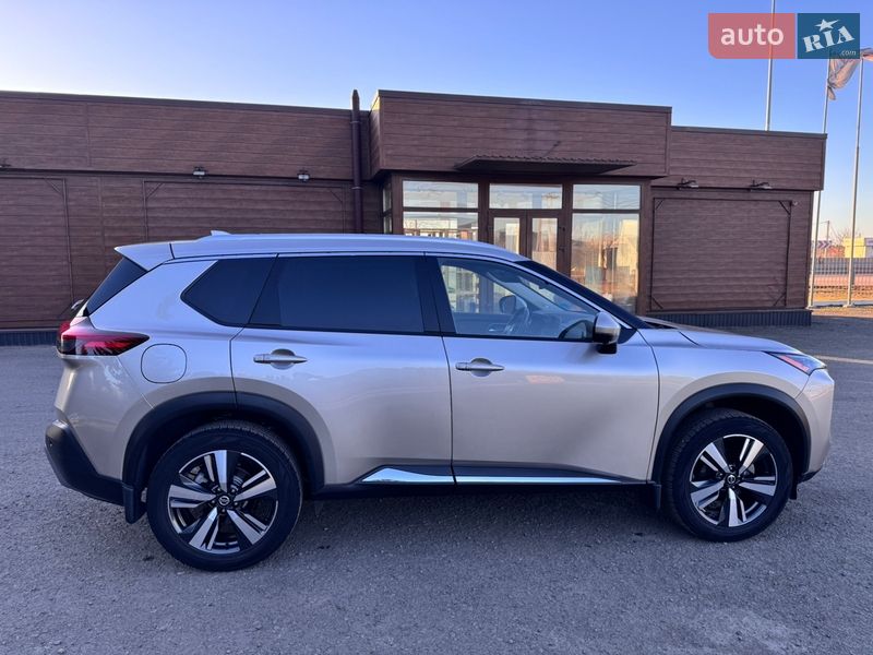 Внедорожник / Кроссовер Nissan Rogue 2021 в Киеве