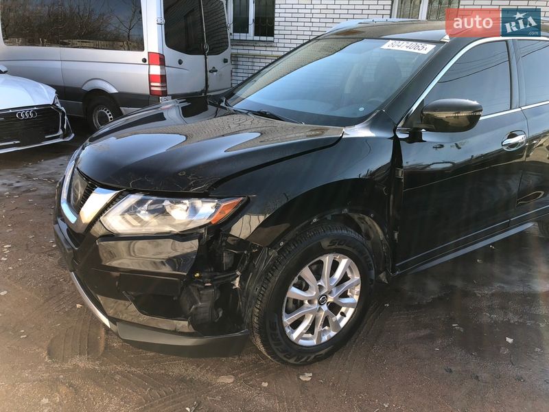 Внедорожник / Кроссовер Nissan Rogue 2017 в Ирпене
