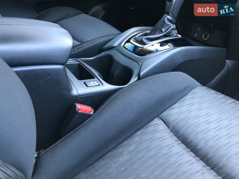 Внедорожник / Кроссовер Nissan Rogue 2017 в Ирпене