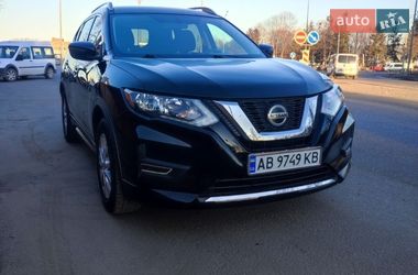 Внедорожник / Кроссовер Nissan Rogue 2017 в Немирове