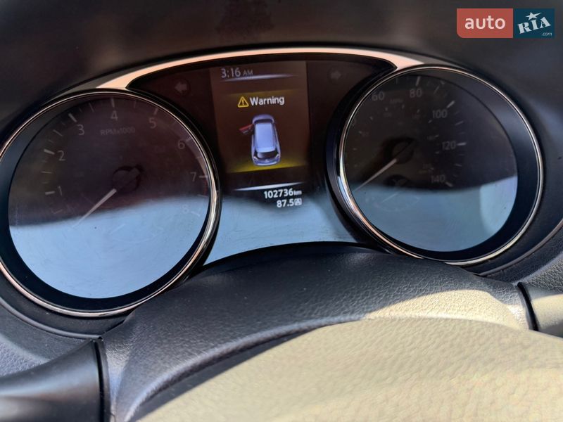 Внедорожник / Кроссовер Nissan Rogue 2016 в Ивано-Франковске