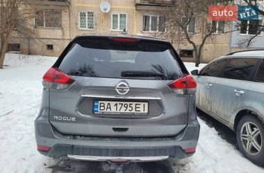 Внедорожник / Кроссовер Nissan Rogue 2017 в Кропивницком