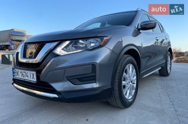 Позашляховик / Кросовер Nissan Rogue 2017 в Рівному