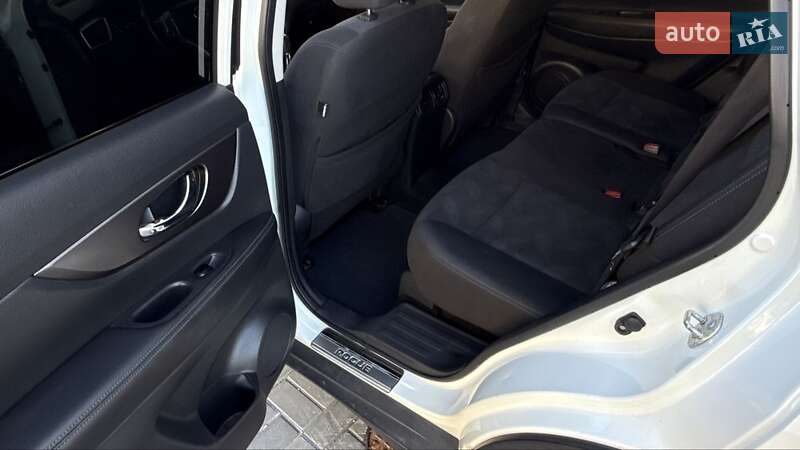 Внедорожник / Кроссовер Nissan Rogue 2016 в Днепре