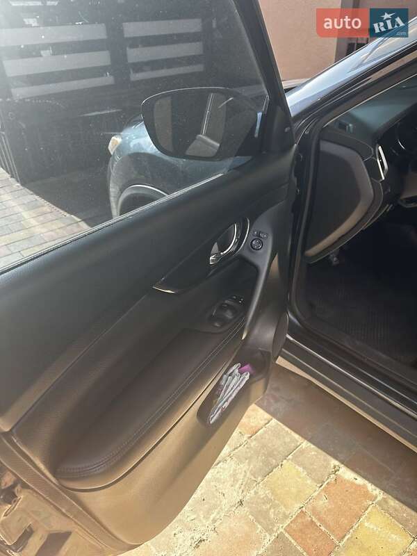 Внедорожник / Кроссовер Nissan Rogue 2015 в Днепре