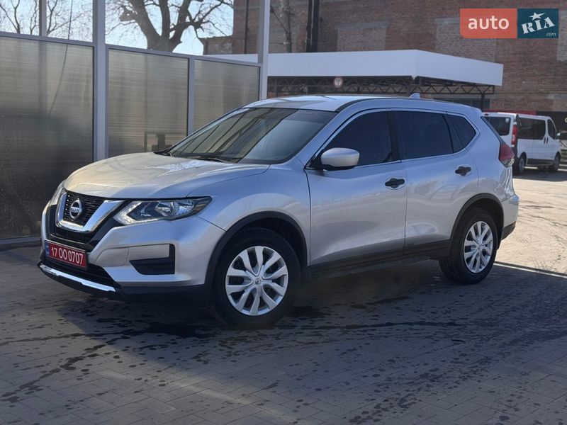 Внедорожник / Кроссовер Nissan Rogue 2017 в Лубнах