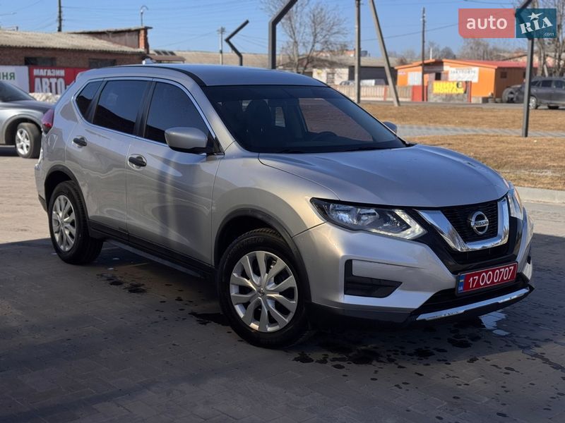 Внедорожник / Кроссовер Nissan Rogue 2017 в Лубнах