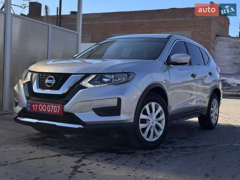 Внедорожник / Кроссовер Nissan Rogue 2017 в Лубнах