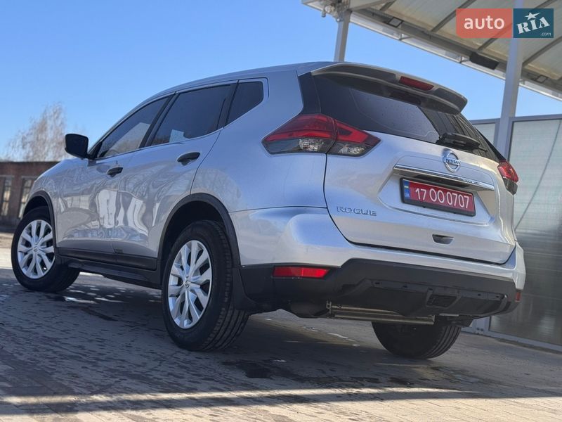 Внедорожник / Кроссовер Nissan Rogue 2017 в Лубнах