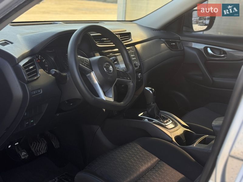 Внедорожник / Кроссовер Nissan Rogue 2017 в Лубнах