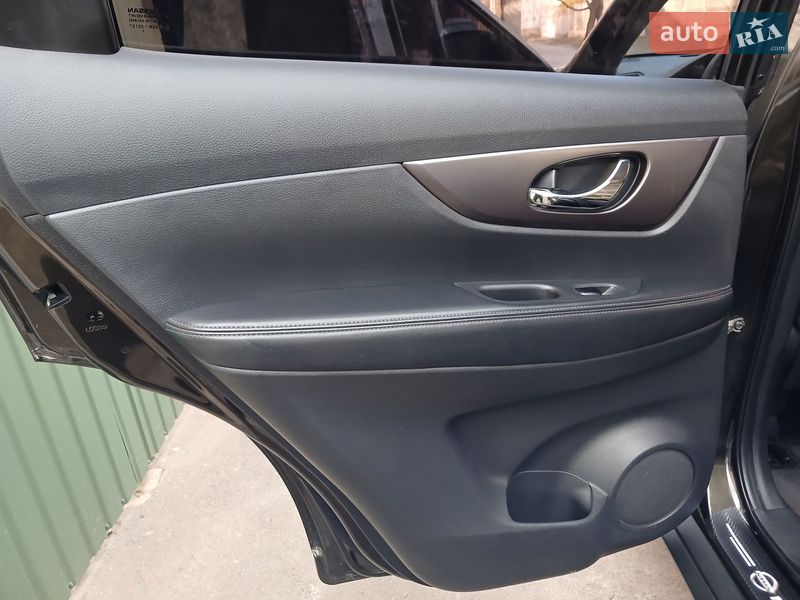 Внедорожник / Кроссовер Nissan Rogue 2016 в Чернигове