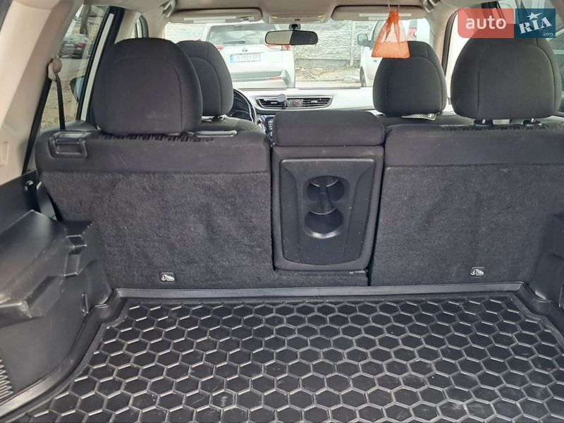 Внедорожник / Кроссовер Nissan Rogue 2017 в Чернигове