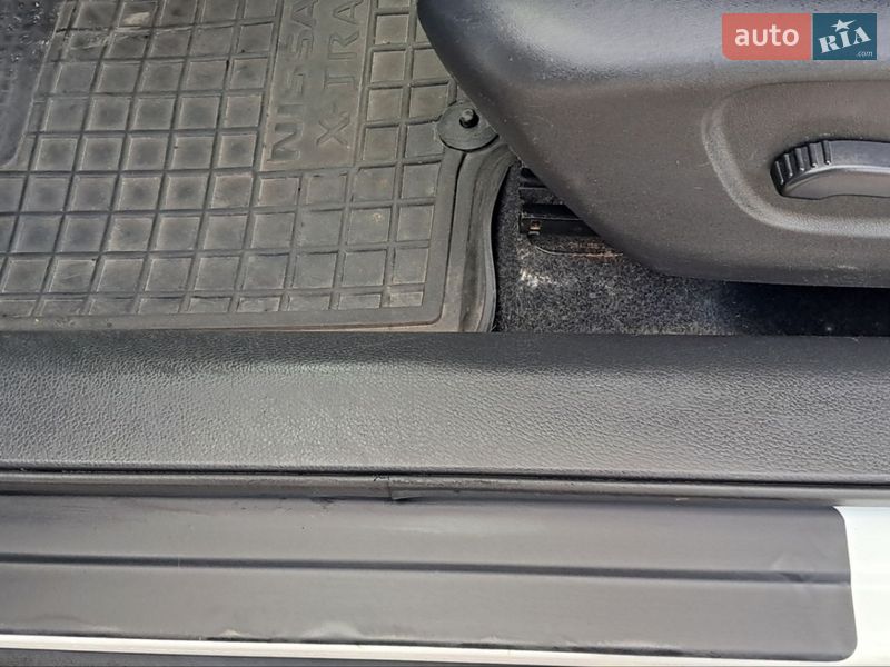 Внедорожник / Кроссовер Nissan Rogue 2017 в Чернигове