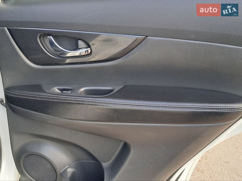 Внедорожник / Кроссовер Nissan Rogue 2017 в Чернигове