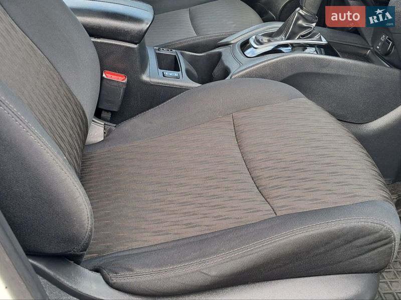 Внедорожник / Кроссовер Nissan Rogue 2017 в Чернигове