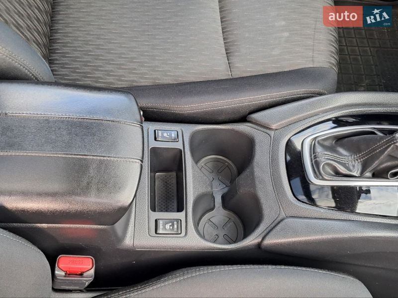 Внедорожник / Кроссовер Nissan Rogue 2017 в Чернигове