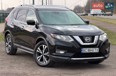 Позашляховик / Кросовер Nissan Rogue 2017 в Львові