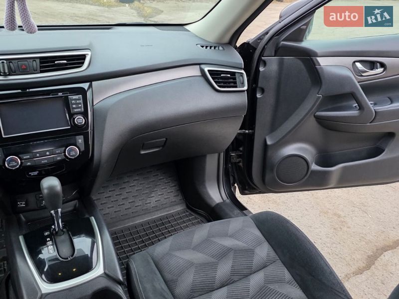 Внедорожник / Кроссовер Nissan Rogue 2015 в Полтаве