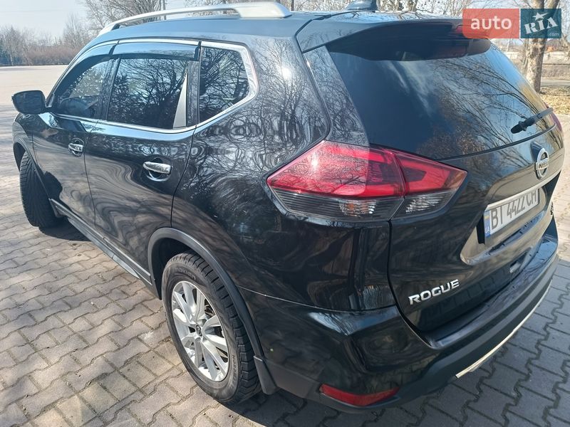 Внедорожник / Кроссовер Nissan Rogue 2017 в Миргороде
