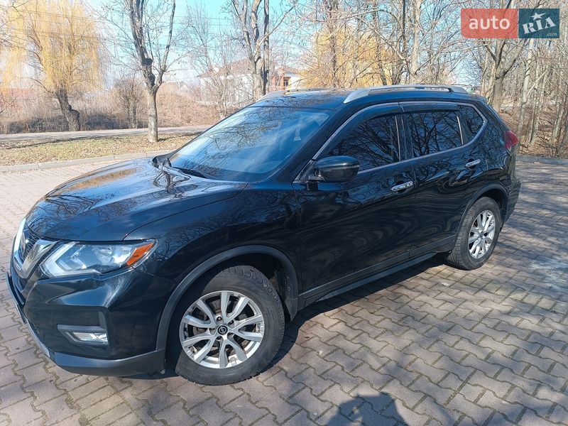 Внедорожник / Кроссовер Nissan Rogue 2017 в Миргороде