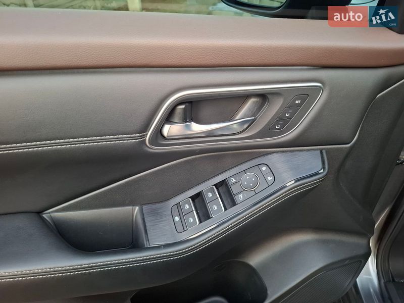 Внедорожник / Кроссовер Nissan Rogue 2023 в Киеве