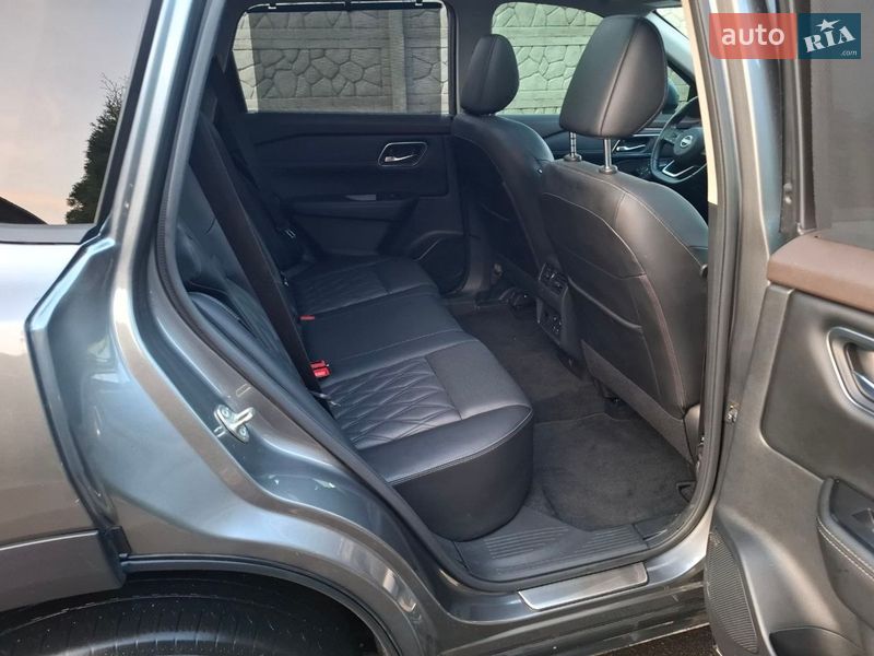 Внедорожник / Кроссовер Nissan Rogue 2023 в Киеве