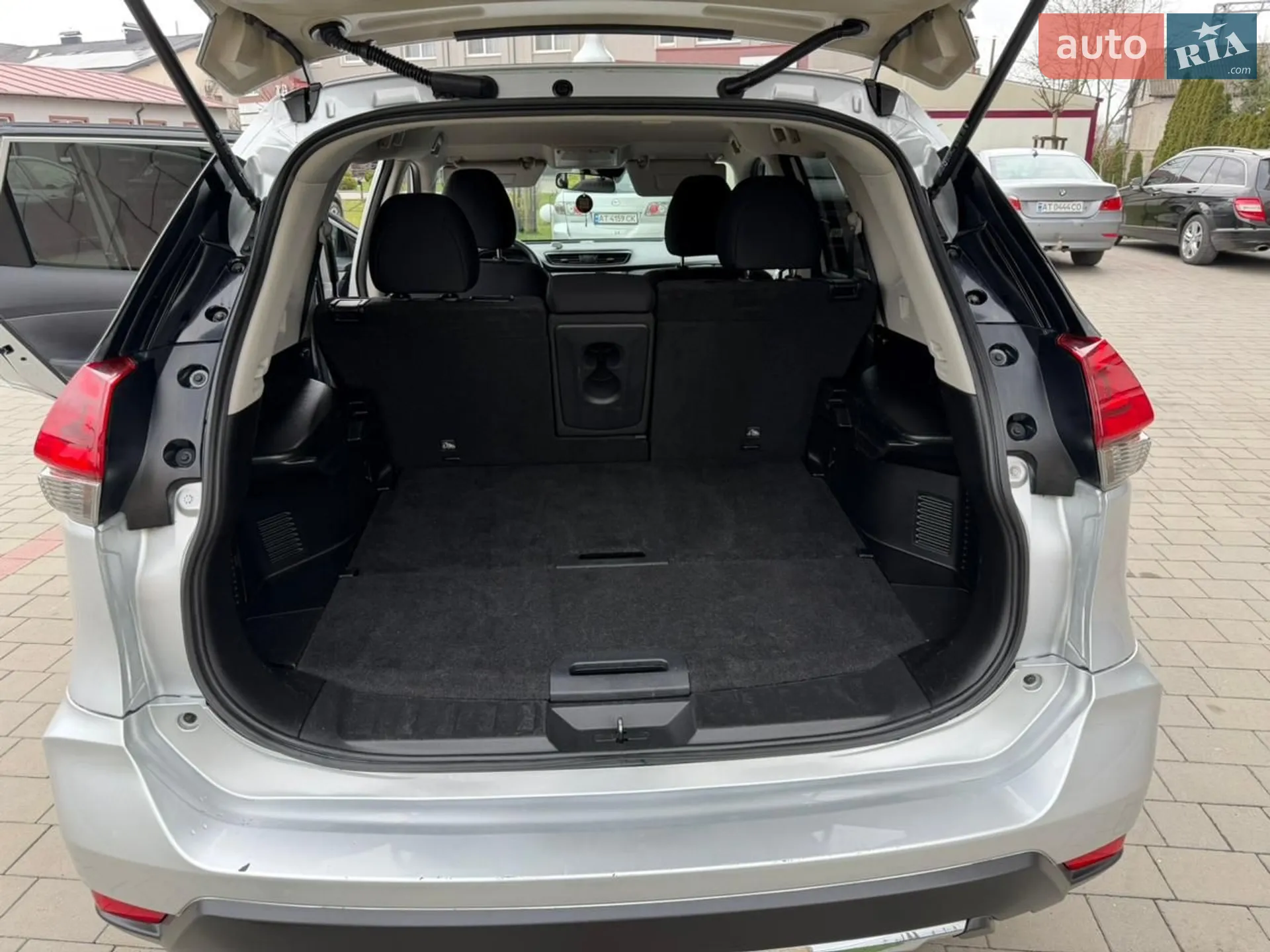 2019 Nissan Rogue - мініатюра 10