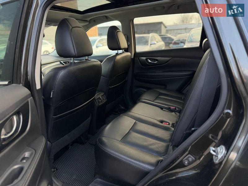 Внедорожник / Кроссовер Nissan Rogue 2015 в Ровно