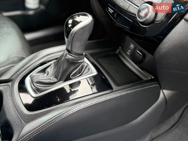 Внедорожник / Кроссовер Nissan Rogue 2017 в Виннице