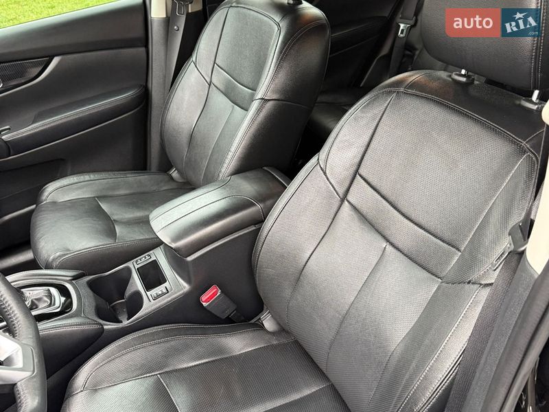 Внедорожник / Кроссовер Nissan Rogue 2017 в Виннице