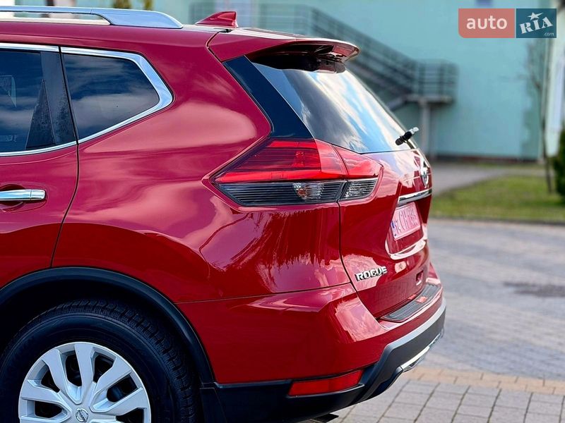 Позашляховик / Кросовер Nissan Rogue 2017 в Львові