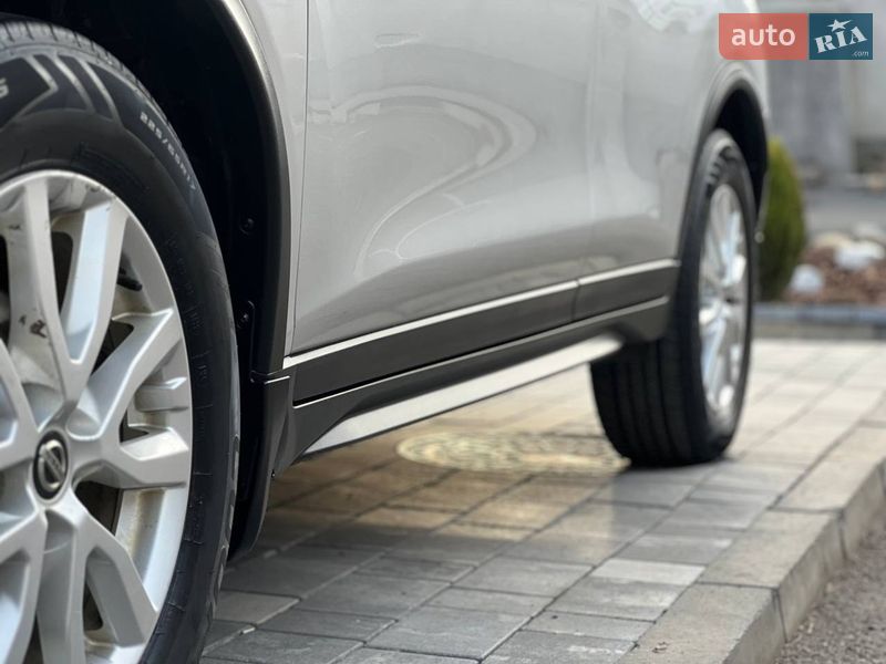 Внедорожник / Кроссовер Nissan Rogue 2017 в Хмельницком