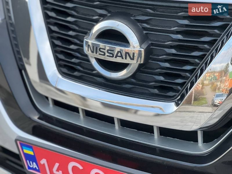 Внедорожник / Кроссовер Nissan Rogue 2017 в Хмельницком